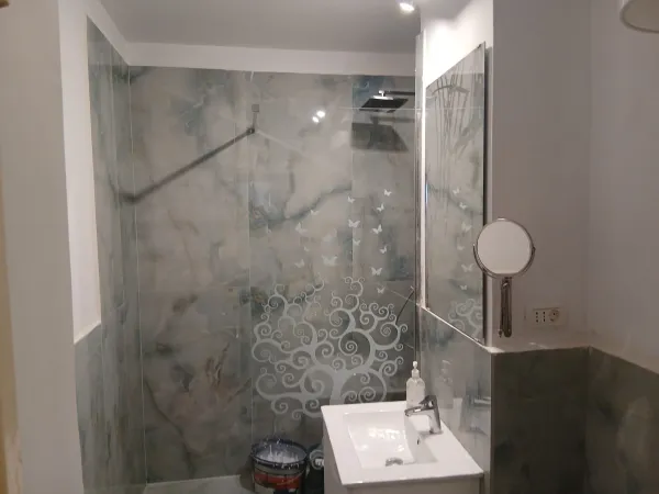 Lucrare renovări și construcții